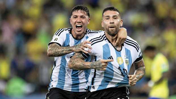 Impresionante cabezazo de Nicolás Otamendi.